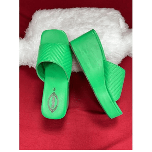 Women's Green Comfortable And Stylish Wedge Sandals