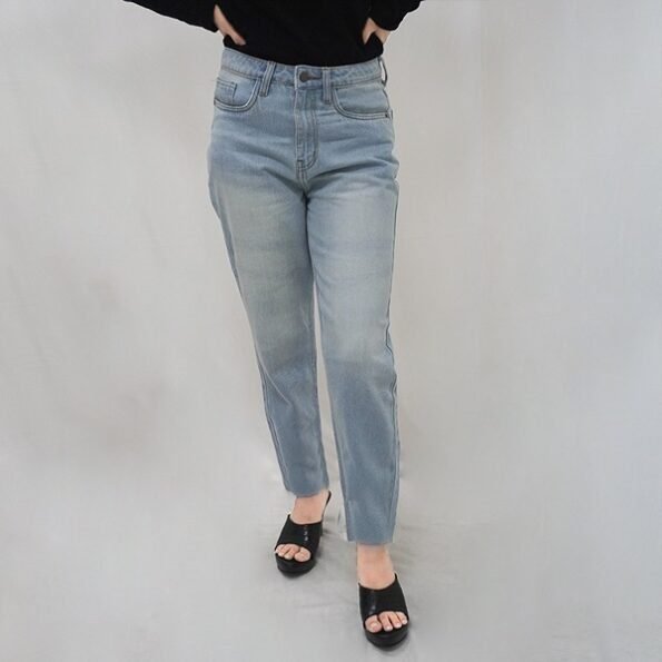 Women's Relaxed Fit Regular Jeans