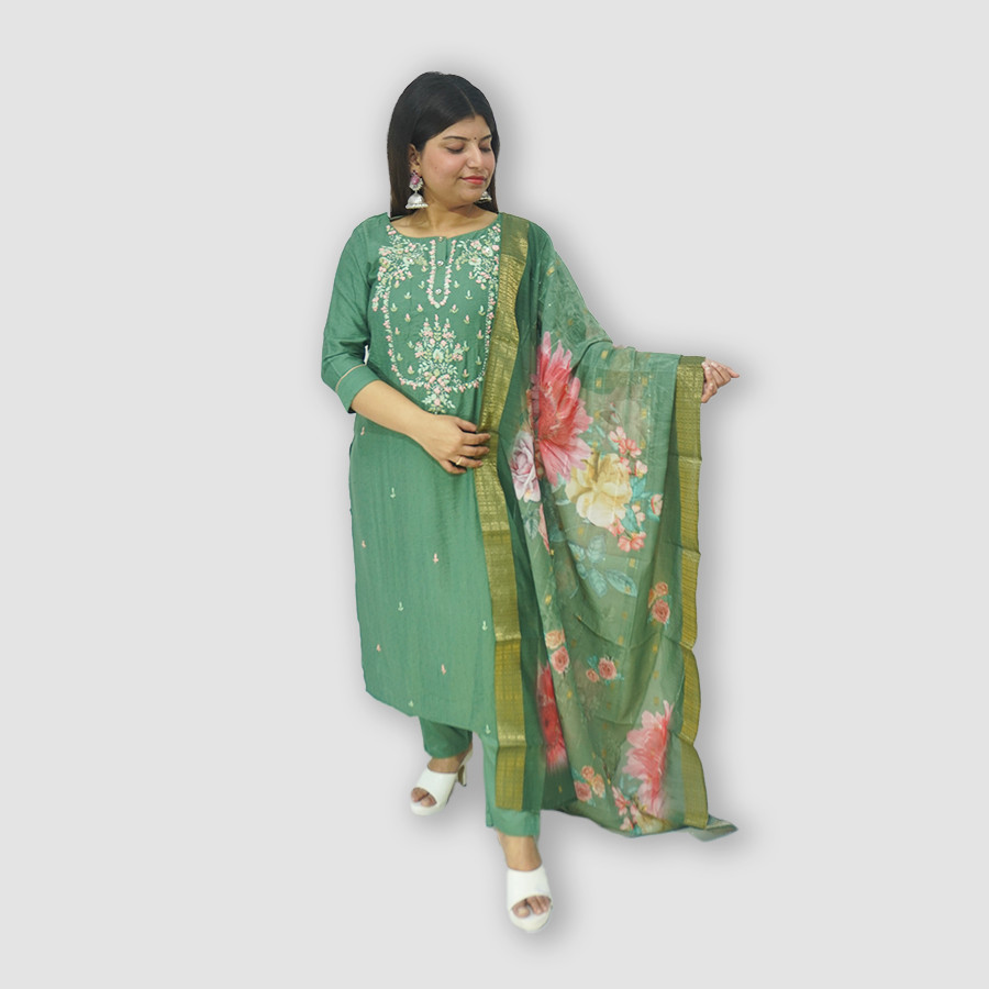 Women’s Fashionable Kurti Set